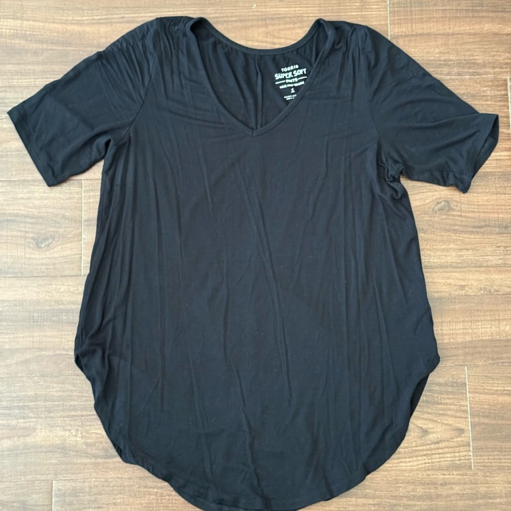 Torrid Super Soft Black V Neck Tee Size 1